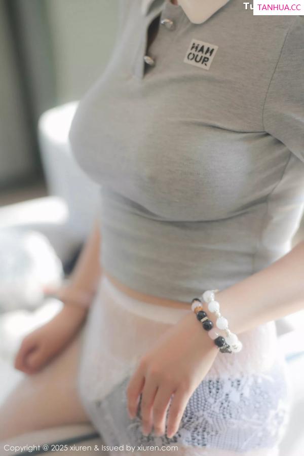   [XiuRen]高清写真图 2025.05.27 No.10330 诺诺Hsu 白色蕾丝袜第40张图片